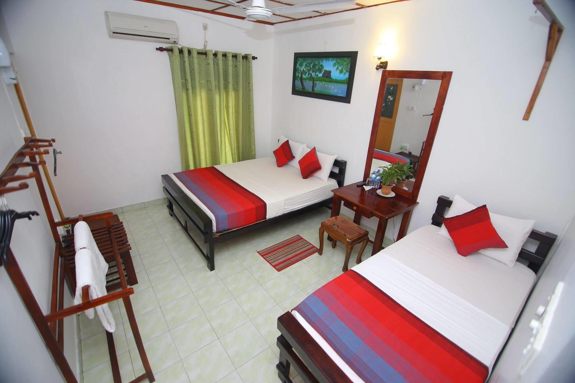 Thilaka City Hotel Anuradhapura Exterior foto